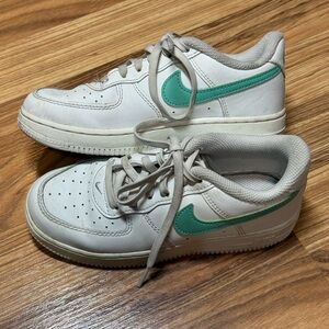 Kids Nike Air Force 1 Low, sz 1Y